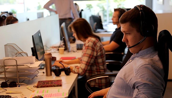 Рабочий процесс в офисе InStat