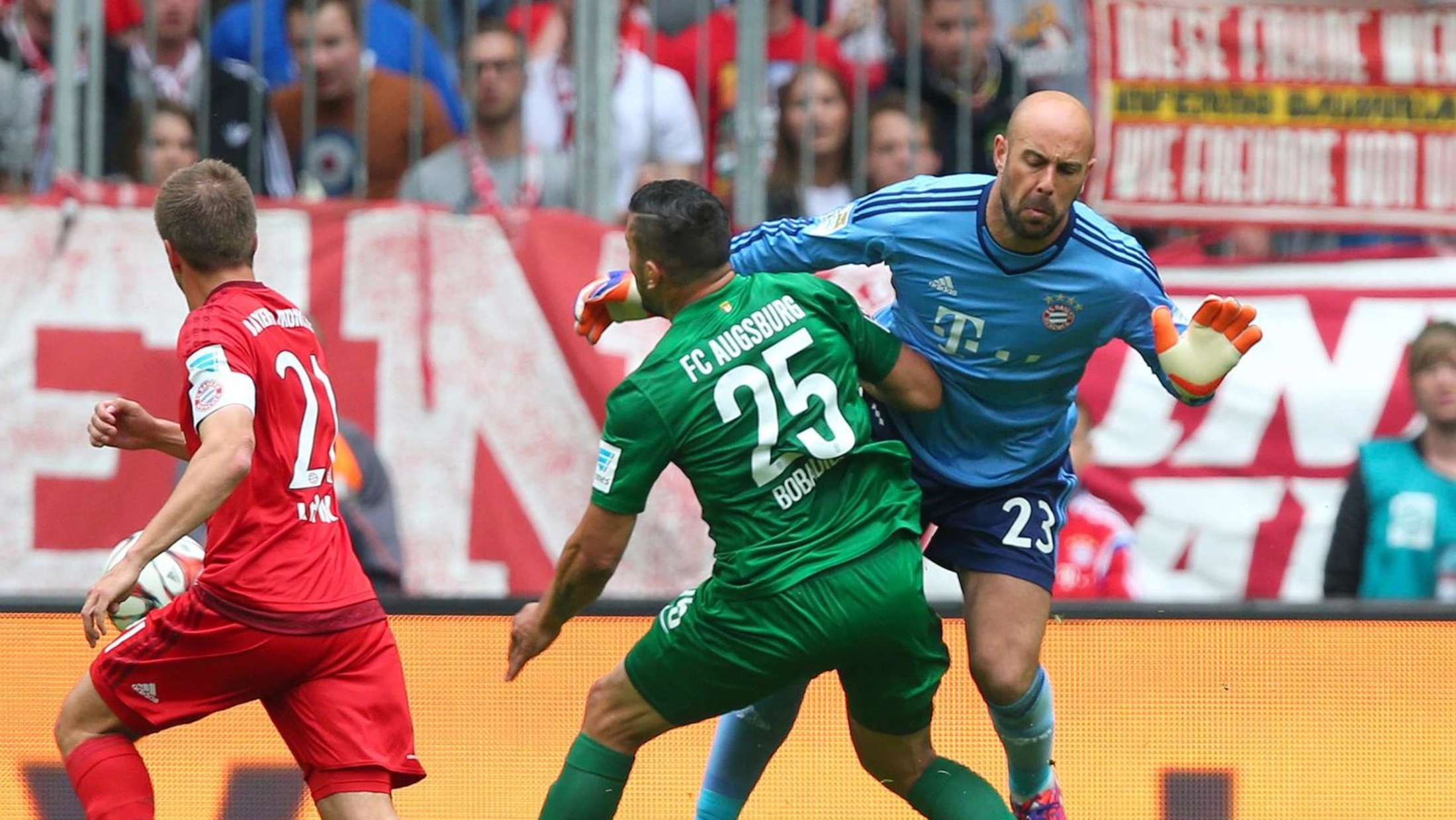За этот фол Рейна получил красную карточку и удаление во 2-м матче в Бундеслиге