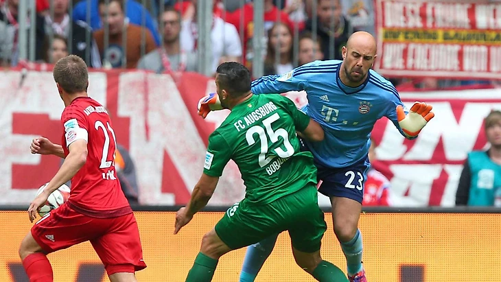 За этот фол Рейна получил красную карточку и удаление во 2-м матче в Бундеслиге