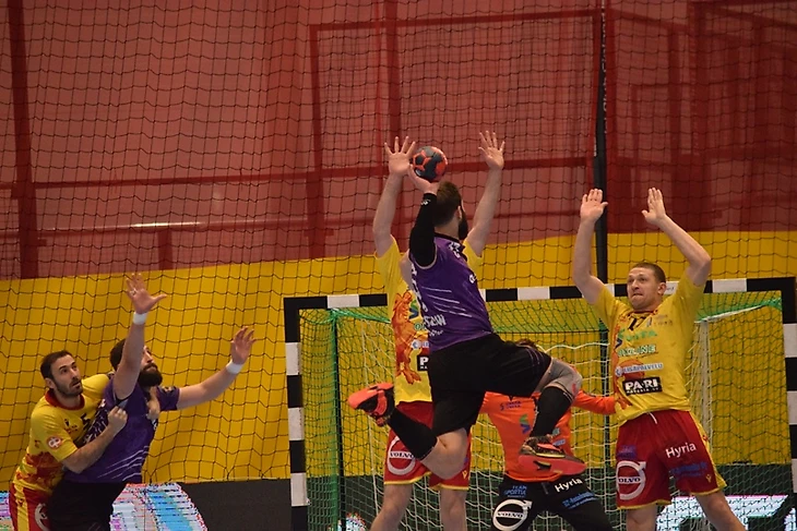 Европейская лига. Лучше поздно, чем никогда. Первая победа "медведей", изображение №2