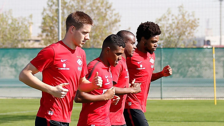 (Слева направо) Марио ПАШАЛИЧ, Педро РОША, ФЕРНАНДУ и Луиз АДРИАНУ на тренировке &quout;Спартака&quout;. Фото Александр СТУПНИКОВ, ФК &quout;Спартак&quout;