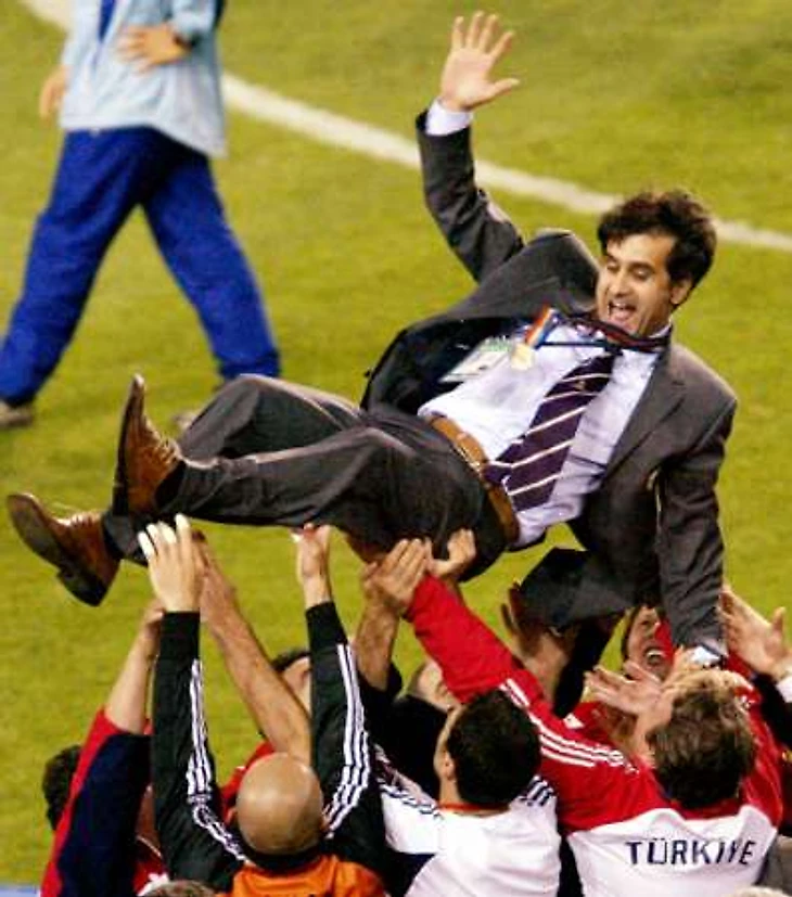 Лучший тренер 2002 года по версии УЕФА