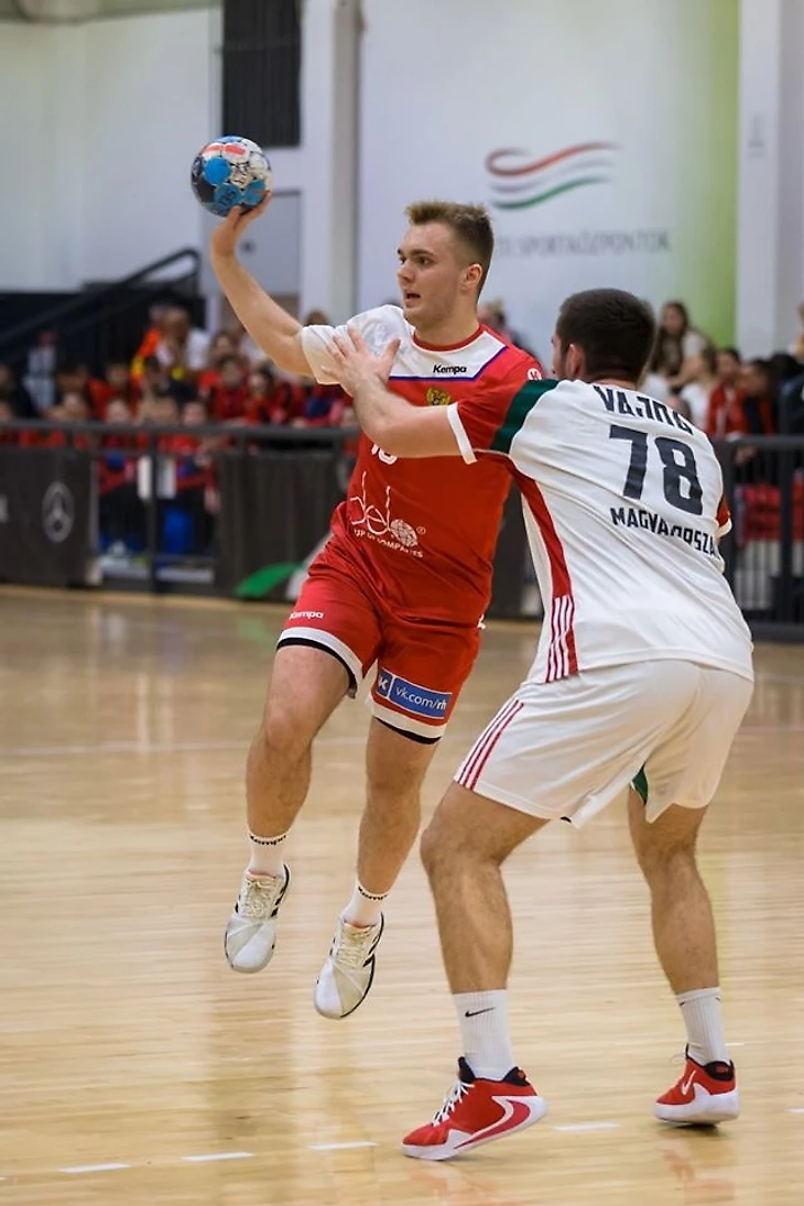 "Молодежка" Валентина Бузмакова. "Парни хотели приехать в больницу. Я отговорил — работа важнее", изображение №6