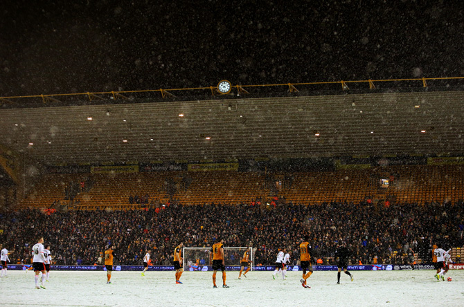 Оранжевый мяч дня. «Вулверхэмптон» и «Фулхэм» играют под снегом