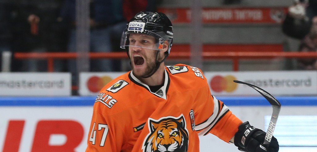 «Амур» уничтожил «Ак Барс», а чешский защитник сделал первый хет-трик в КХЛ