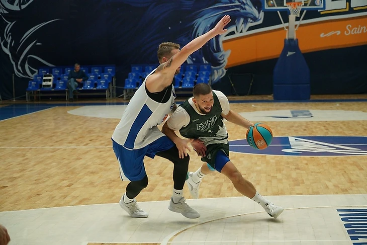 Обзор товарищеских матчей команды в Санкт-Петербурге, изображение №1