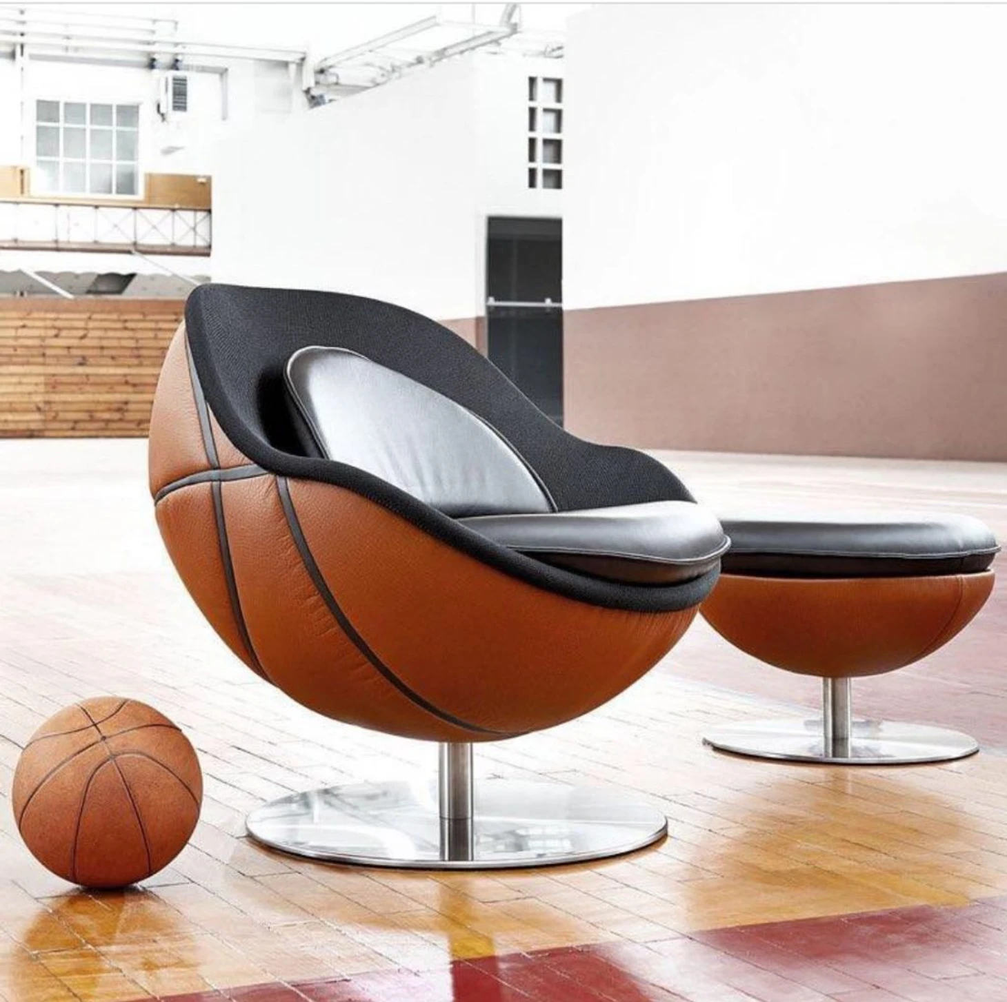 стильное кресло