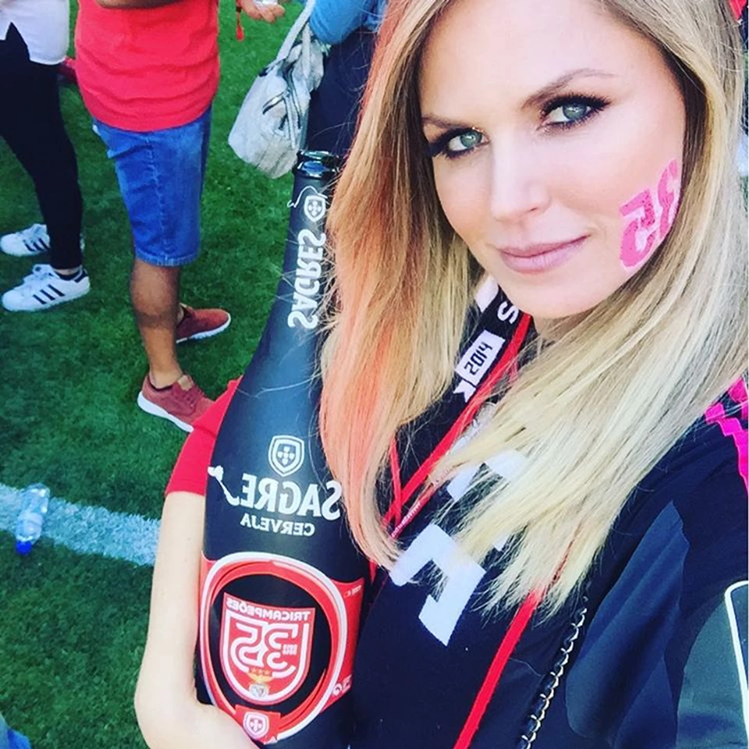 https://photobooth.cdn.sports.ru/preset/post/6/68/14fcfa5d4415495d0b2ff286de823.jpeg