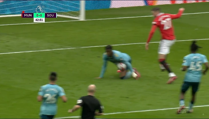 Man Utd fans fumed at being denied a penalty for handball against Southampton