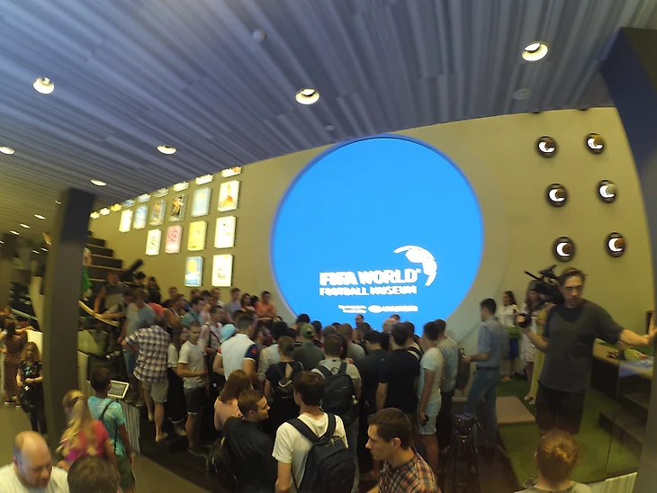 автографсессия с Давидом Трезеге