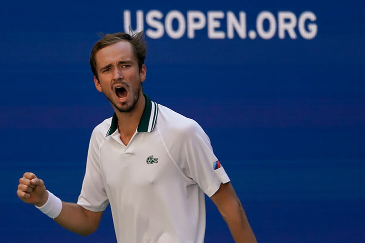 Медведев проиграл сет, но примчался в полуфинал US Open. Поговорим о его недооцененной подаче и игре у сетки