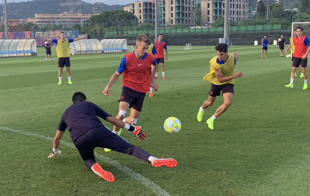 Se queda. «Барселона» не нашла новый клуб для подписанного летом ПасынкаагентаЙонга