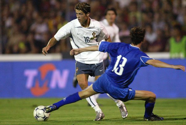 В 2003-м юный Роналду ярко дебютировал за сборную в матче с Казахстаном, но забить так и не смог