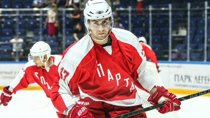 «Никогда не забуду, как Брагин ломает планшетку, орет в раздевалке». Чемпион Баффало-2011 играет в хоккей в Ташкенте