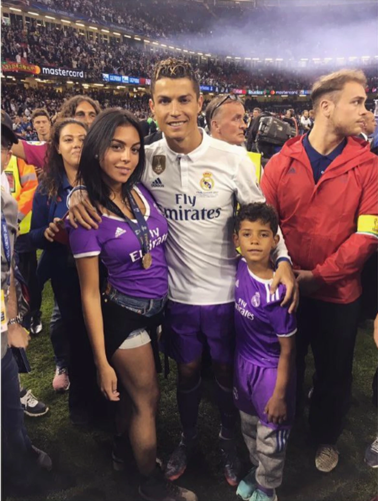 https://photobooth.cdn.sports.ru/preset/post/6/82/1c662b5be4c6992b0b696160c5ca0.png