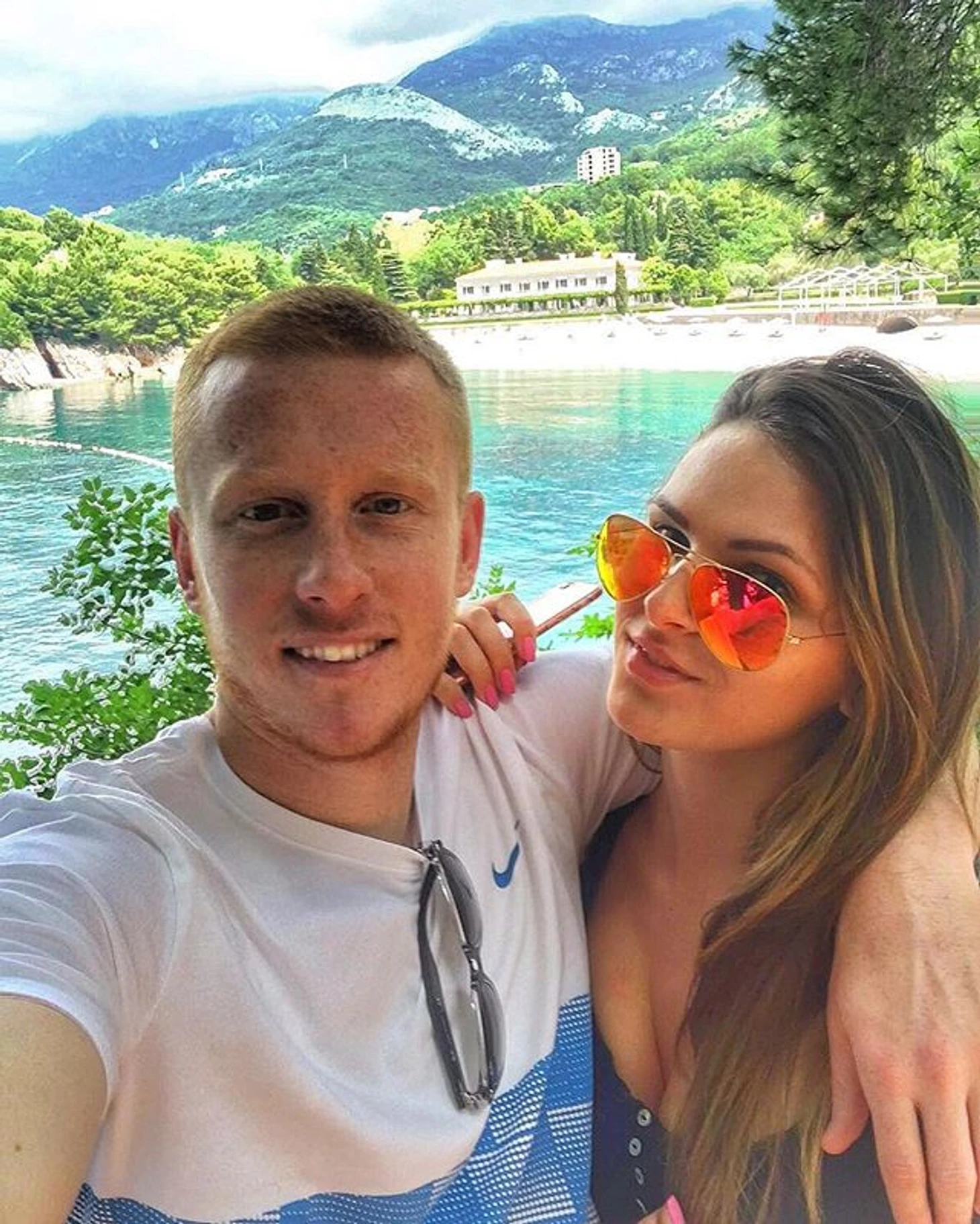 https://photobooth.cdn.sports.ru/preset/post/6/82/8eb5670af420b97a3376b28fa60e8.png