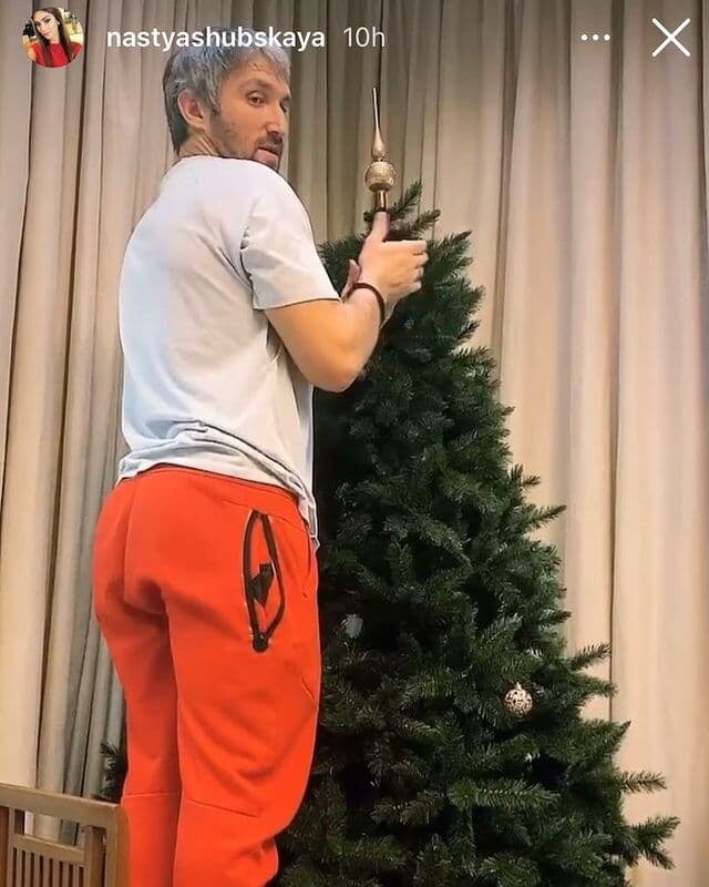 Овечкин украшает елку, Сергачев играет в дворовый хоккей, а Капризов тренируется с «Миннесотой». Игроки НХЛ готовятся к сезону