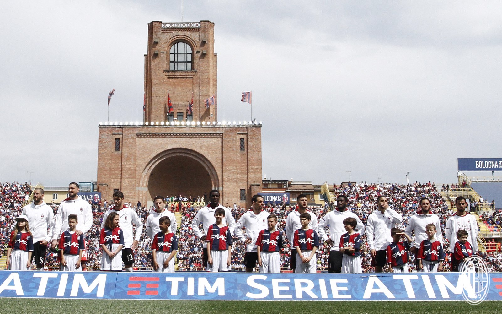 Милан, Хакан Чалханоглу, Болонья, серия А Италия, Мануэль Локателли, Дженнаро Гаттузо
