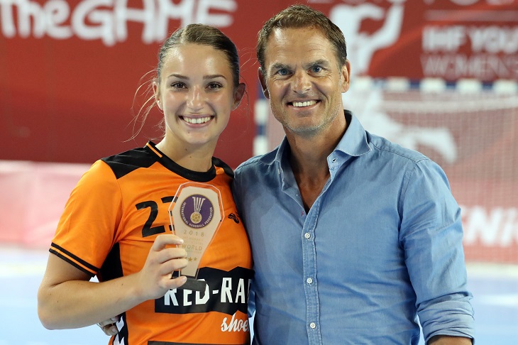 Де Бур не вызвал в сборную парня своей дочери. Честно объяснил, почему тот слабее конкурентов