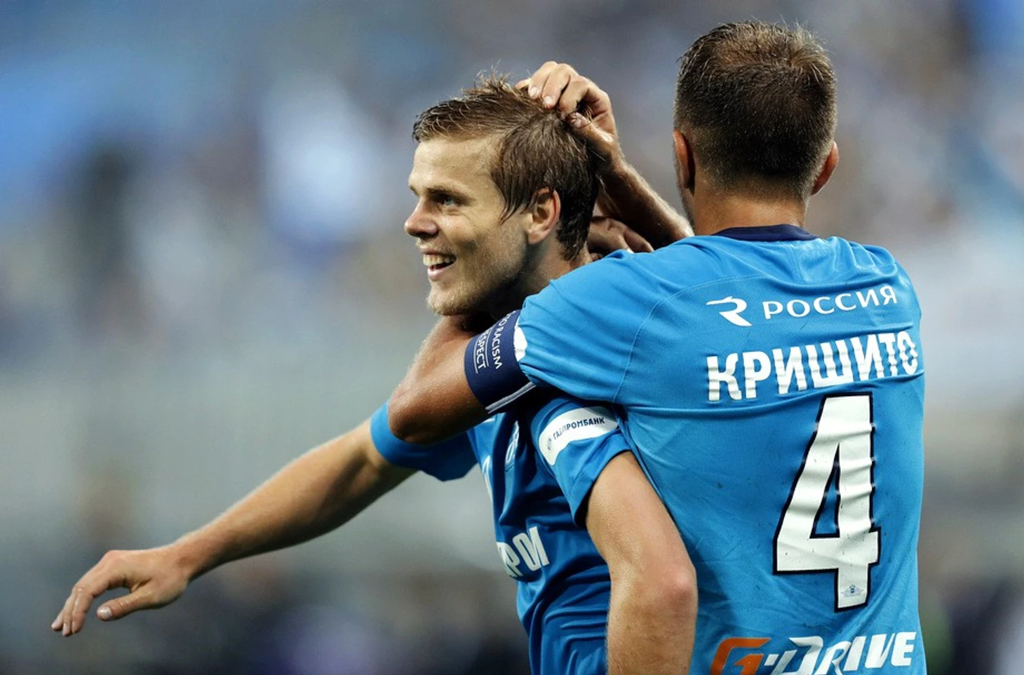 Кокорин празднует гол
