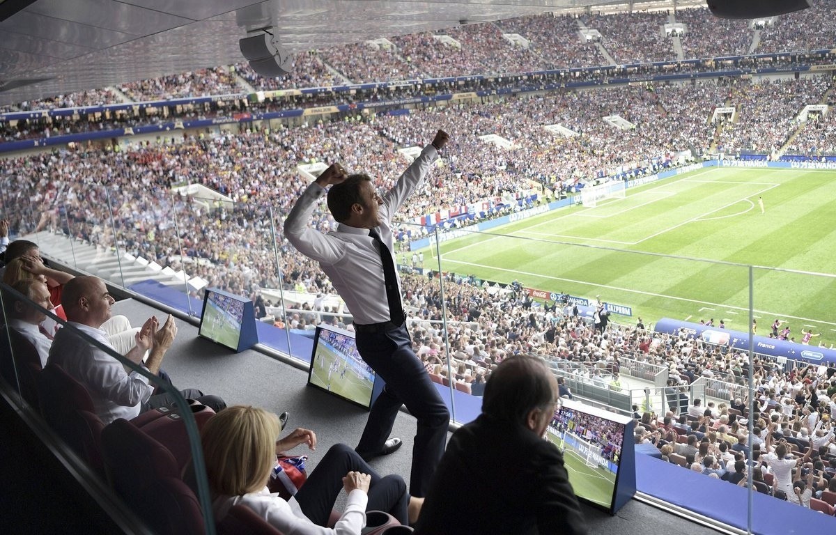 Кадр дня. Президент Франции Эммануэль Макрон празднует победу своей страны