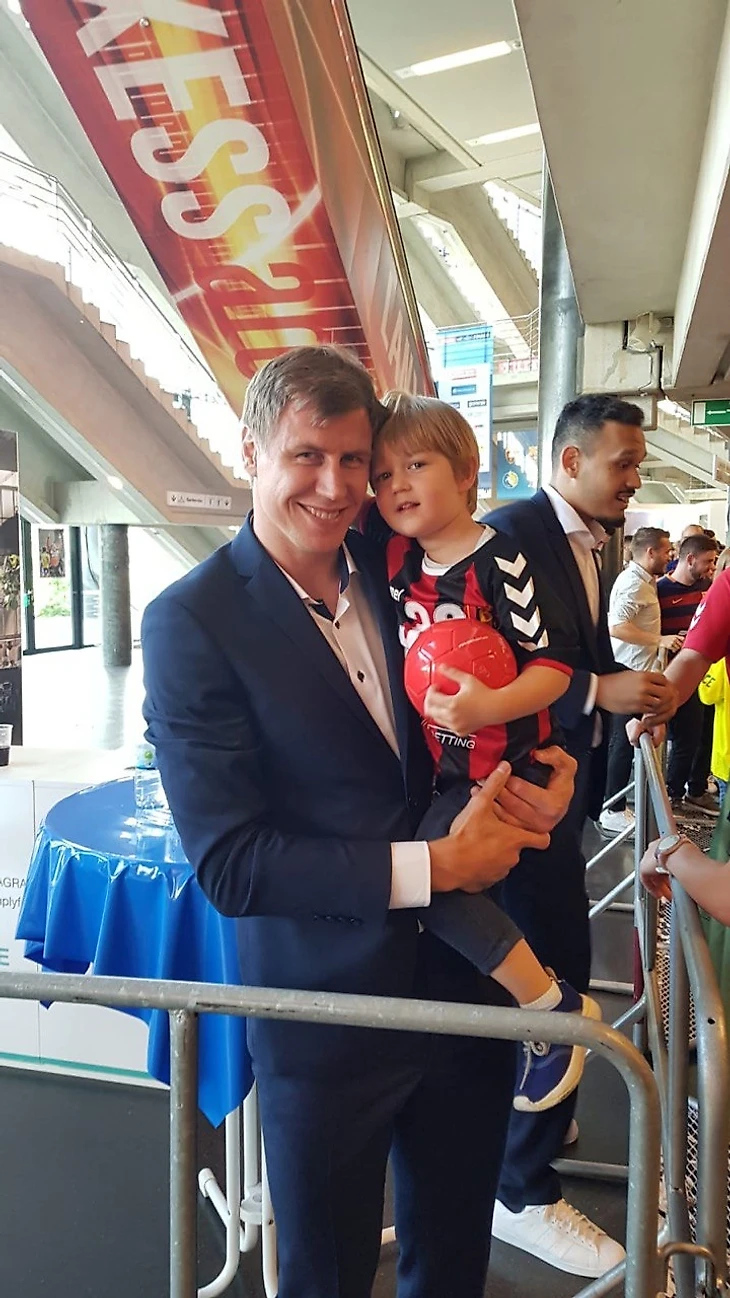 20 вопросов не о гандболе. Даниил Шишкарёв: "Очень люблю футбол! И с детства болею за ЦСКА", изображение №2