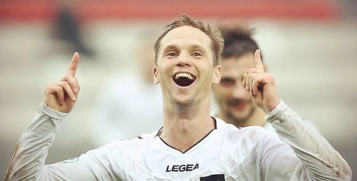 Олег Власов - атакующий полузащитник Торпедо