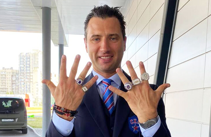 Ротенберг надел на презентацию СКА пять (!) перстней. Два из них – за победы юниоров