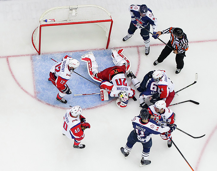 All hockey. Дерби в хоккее. Хк Торпедо Нижний Новгород Локомотив Ярославль. Игра хк Локомотив - хк Торпедо. Вратари Локомотива Ярославль и Торпедо.