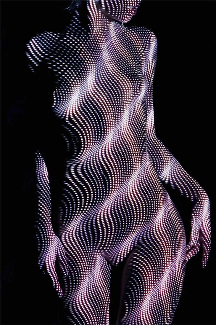 woman-portraits-light-stripes-patterns-shadow-photography-dani-olivier-4