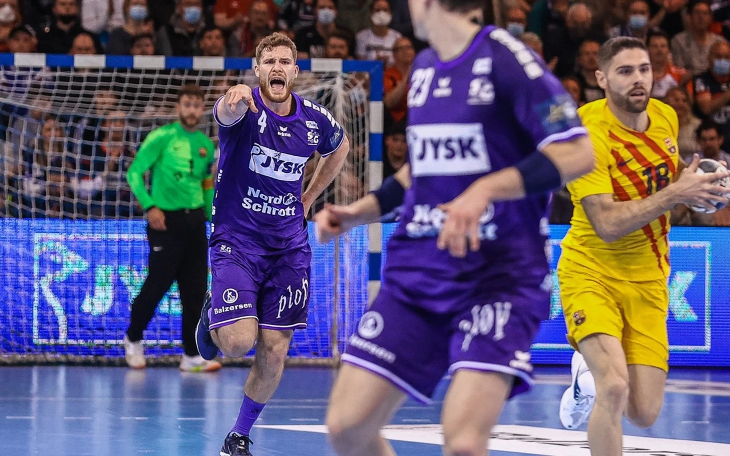 Лига чемпионов. "Барселона" может бронировать билеты в Кёльн? "Фленсбург" не блеснул даже дома, изображение №2