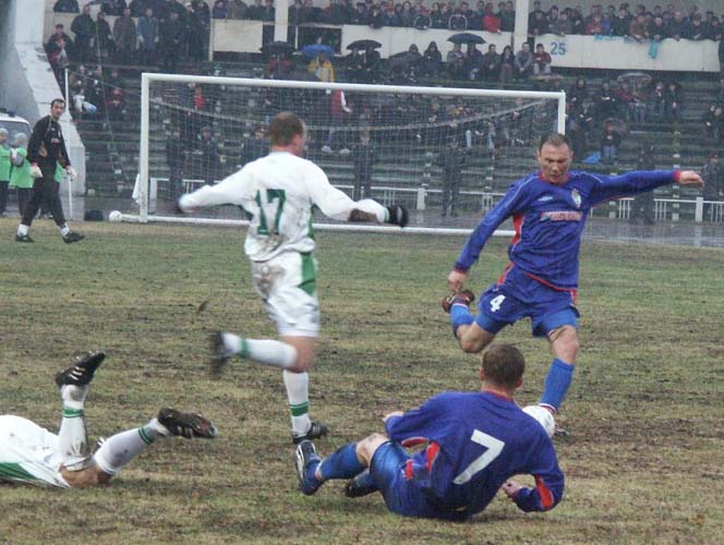 Теоретически в 2003 году мы четверть первенства претендовали на попадание в РФПЛ