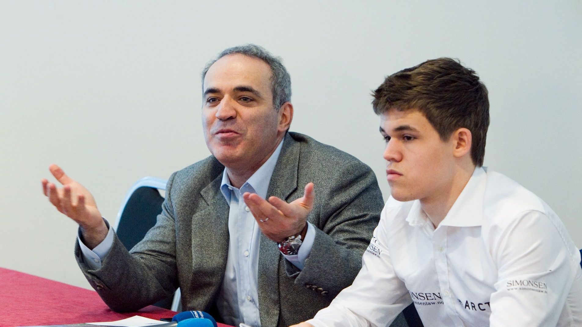 Магнус карлсен скандал каспаров 2025