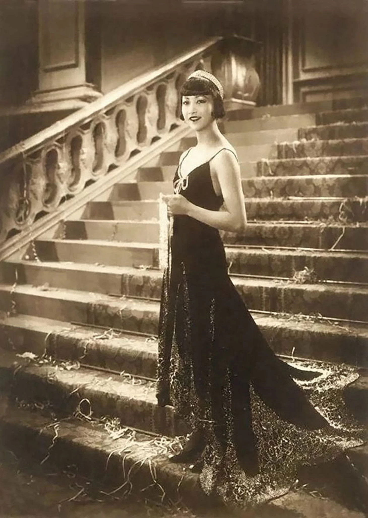 Women’s Beauty 100 Years Ago In Vintage Postcards
