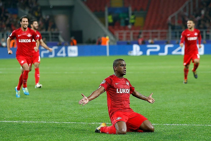 Фернандо празднует гол в ворота &quout;Ливерпуля&quout;.