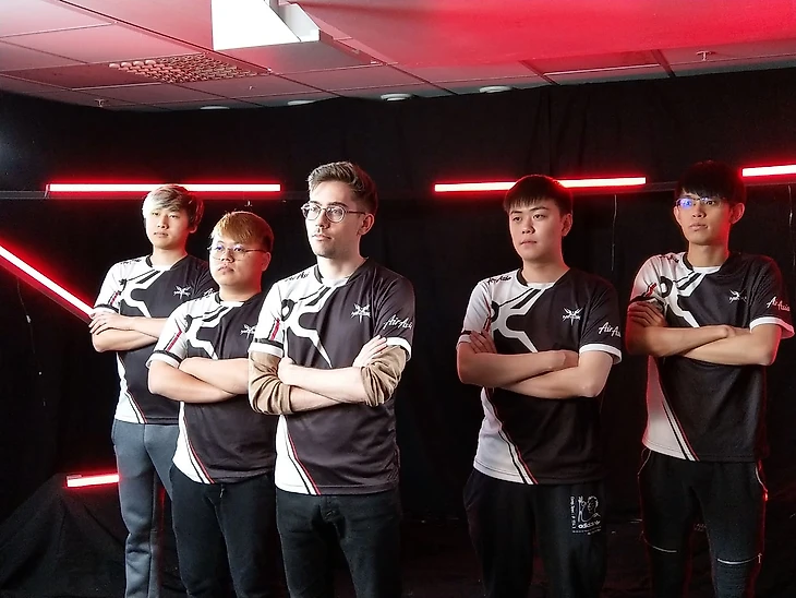 Старый состав Mineski, слева направо: Febby, Moon, pieliedie, kpii, Ahjit