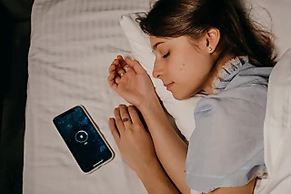Все про здоровый сон. Почему важно соблюдать режим? Почему эволюция заставила людей и животных спать? Как работает организм во время сна?