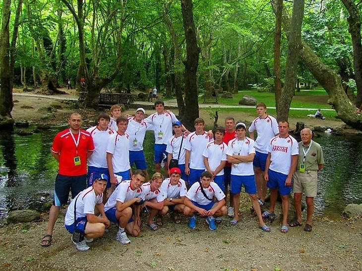 Глеб Калараш, а также Сергей Кудинов, Игорь Сорока и другие игроки сборной России (гандболисты 1990 г.р.) на чемпионате мира U-21 в 2011 году в Греции