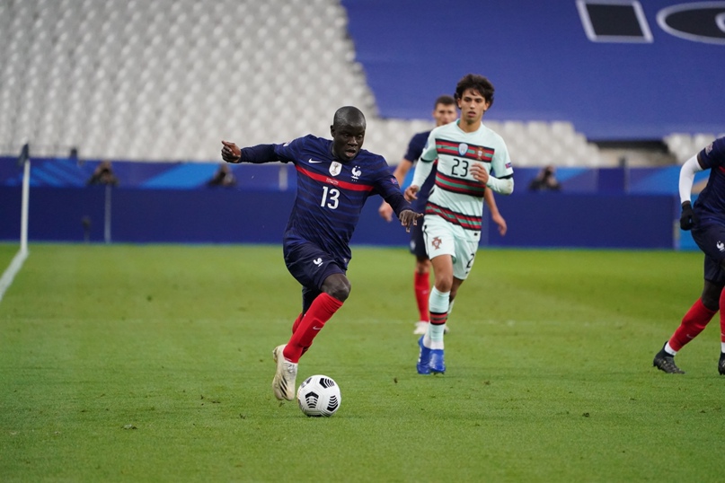 «Не знаю, как говорить о себе». Скромник Канте — о хобби, регби и футболе, изображение №4