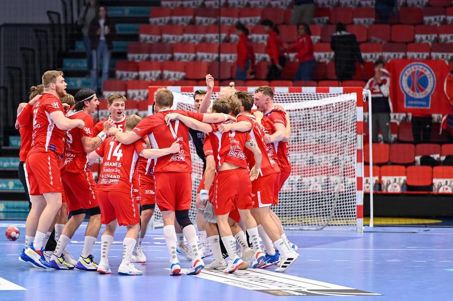 Холодный расчет "Кольстада". Тайный спонсор, большие амбиции и ставка на звездных северян, изображение №5