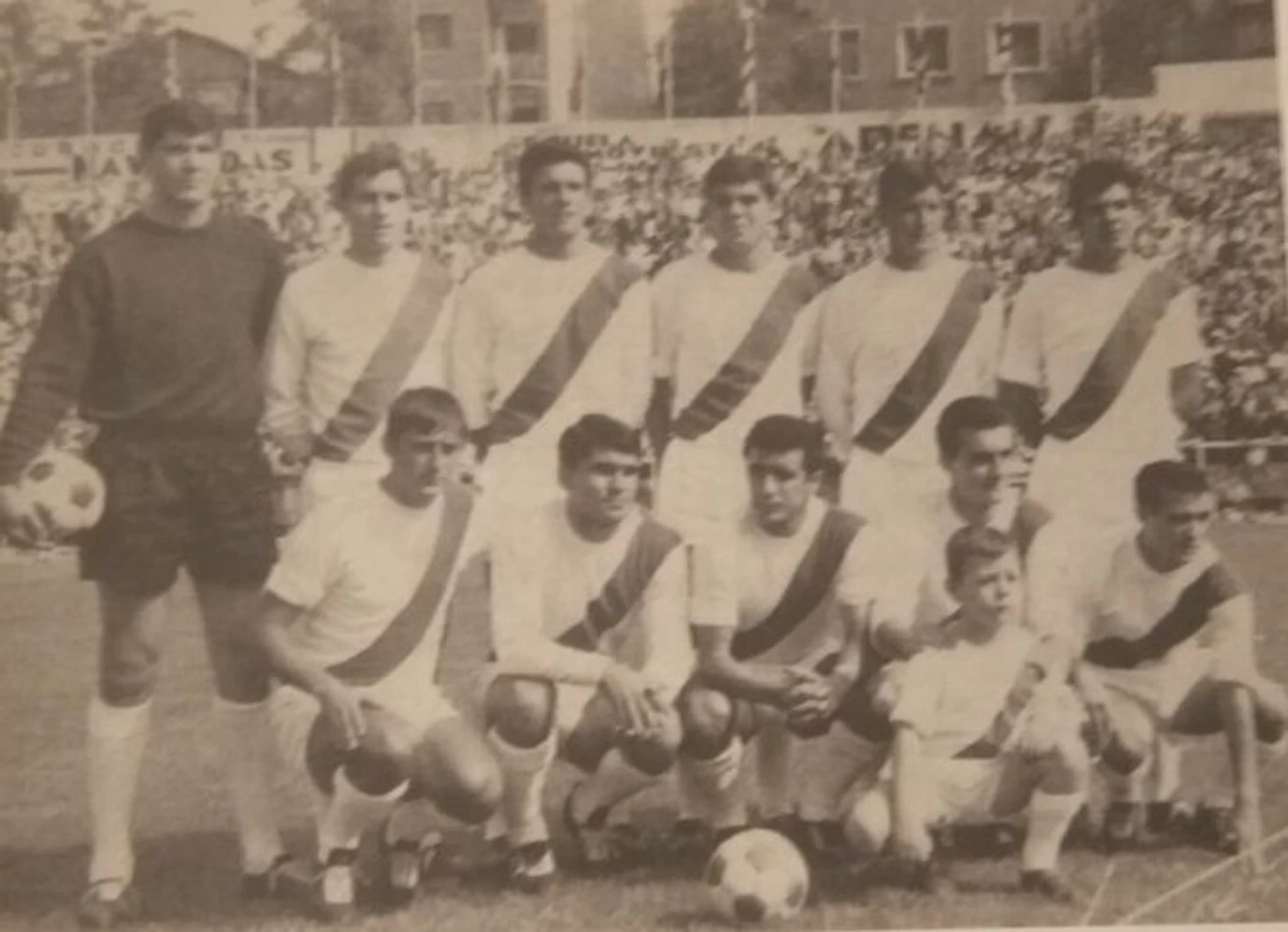 Стоят: Мендьета, Флорес, Эрнандес, Чуфи, Эрреро, Мараньон. Сидят: Мойя, Дель Аламо, Исната, Ириарте, Фелинес