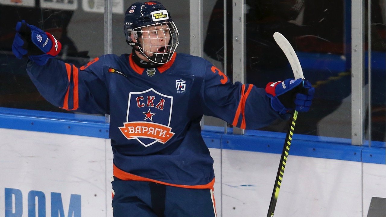 Мичков сыграл в МХЛ − впервые в сезоне. Набрал три очка и забросил очень красивую шайбу