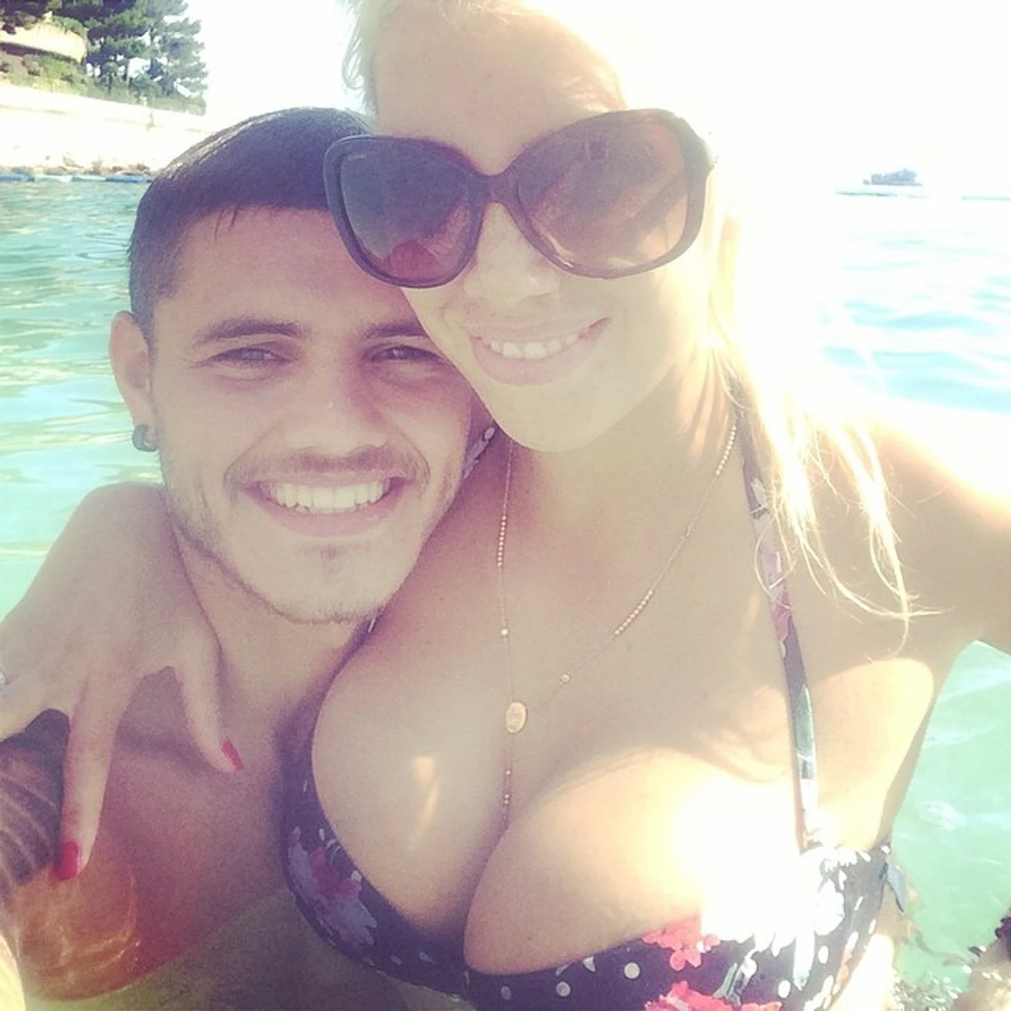 https://photobooth.cdn.sports.ru/preset/post/7/69/29caa6f4e450db0e90523407de7b0.png