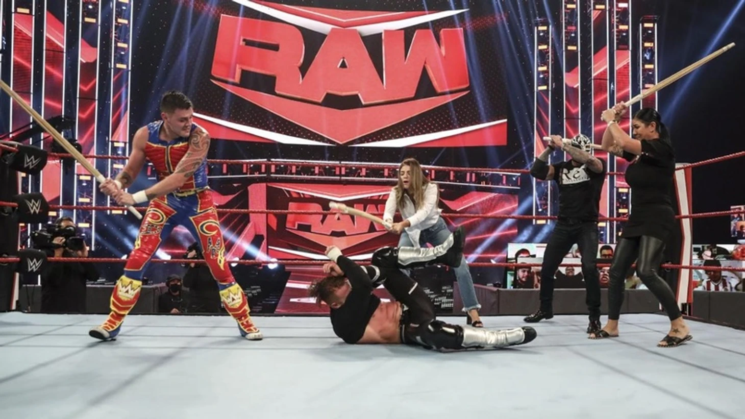 Обзор WWE Monday Night RAW 07.09.2020, изображение №38