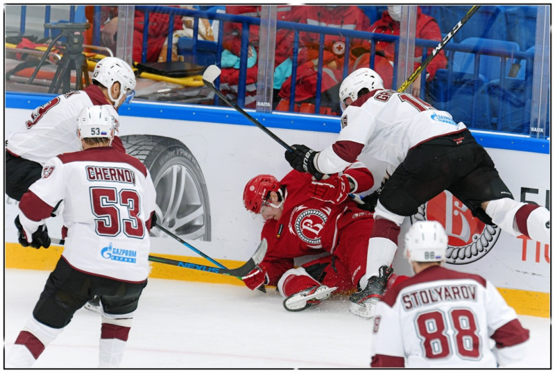 Рижское «Динамо» сначала проиграло Каспару Даугавиньшу, а вчера подарило первую домашнюю победу ХК «Сочи»