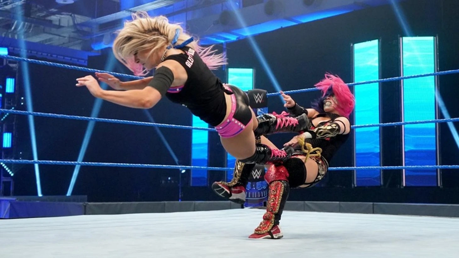 Обзор WWE Friday Night Smackdown 27.03.2020, изображение №13