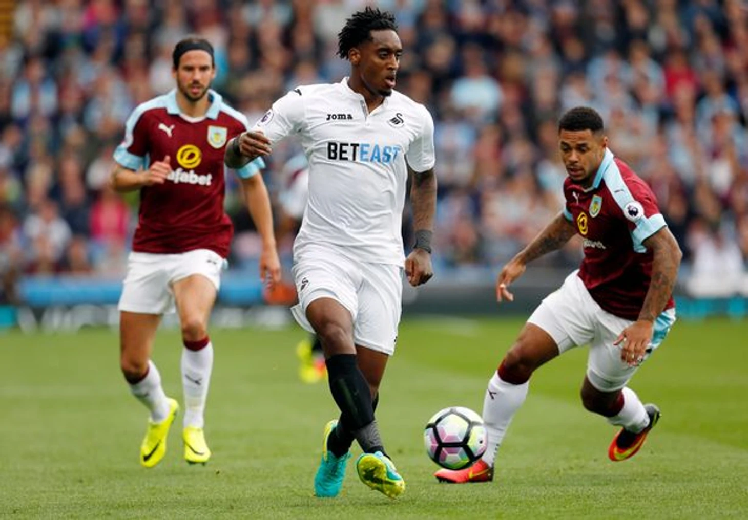 Лерой Фер в матче против Бернли