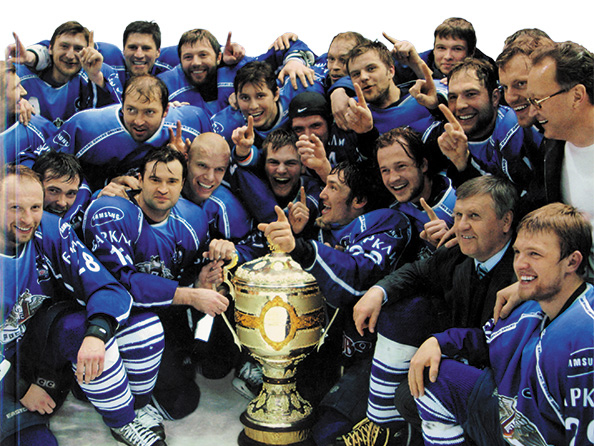 15 лет назад «Динамо» с Овечкиным и Дацюком стало чемпионом России. Где сейчас та команда?