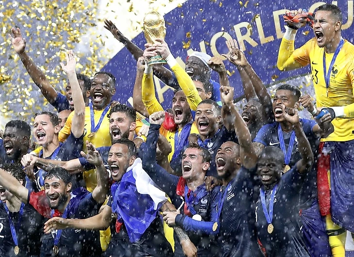 Футболисты сборной Франции празднуют чемпионство | Getty Images