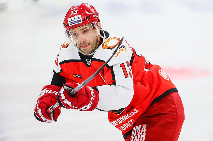 Дацюк в 41 – это не пенсия. Давит соперника интеллектом, использует скорость партнеров